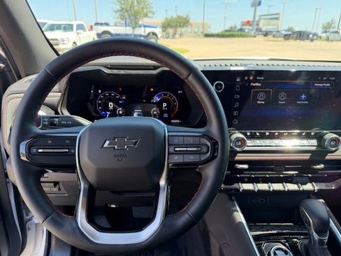 Used 2024 Chevrolet Colorado Z71 w/ Z71 Convenience Package 2 AWD/4WD image 12