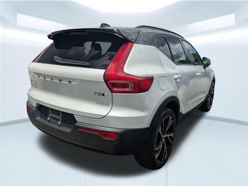 Used 2022 Volvo XC40 T5 R-Design w/ Advanced Package AWD/4WD image 2