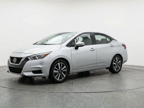 Used 2025 Nissan Versa SV FWD image 3