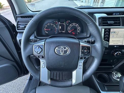 Used 2022 Toyota 4Runner SR5 Premium image 18