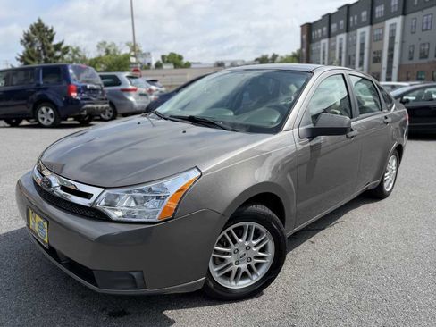 Used 2009 Ford Focus SE FWD image 3