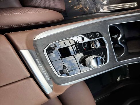 Certified 2023 BMW X7 xDrive40i w/ M Sport Package image 27