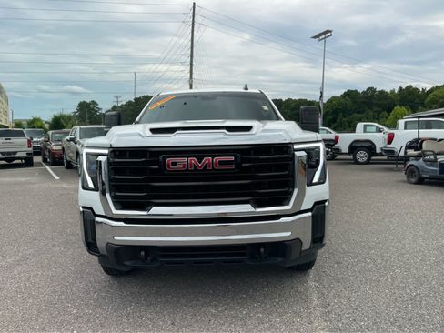 Used 2024 GMC Sierra 2500 Pro AWD/4WD image 2