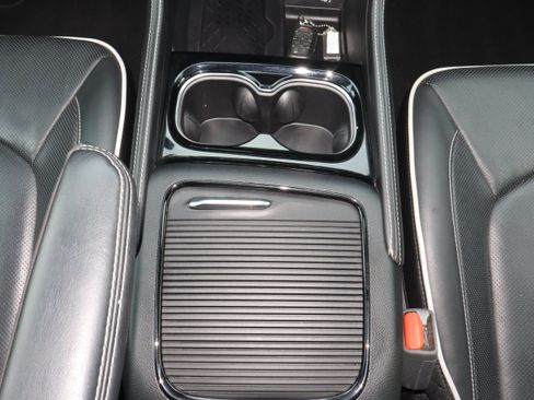 Used 2025 Chrysler Pacifica Limited FWD image 24