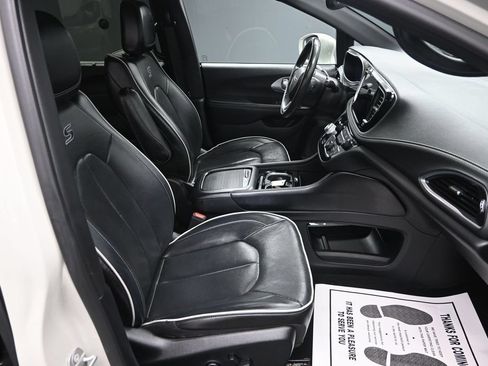 Used 2021 Chrysler Pacifica Limited w/ S Appearance Package AWD/4WD image 37