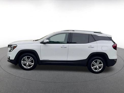 Used 2024 GMC Terrain SLT AWD/4WD image 9