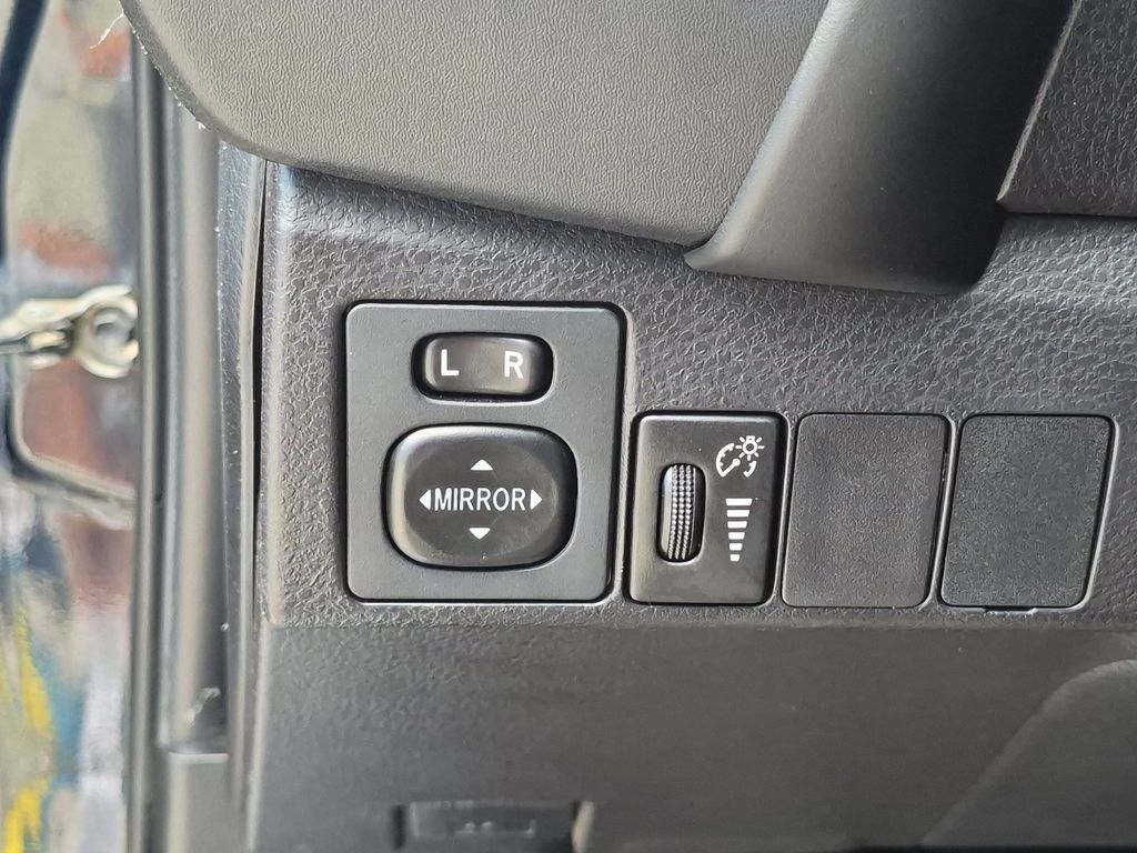 Used 2018 Toyota Corolla LE FWD image 20