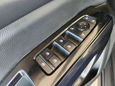 Used 2022 Nissan Pathfinder SV image 25