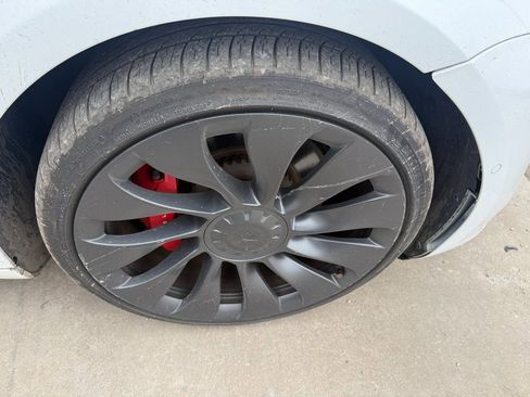 Used 2021 Tesla Model 3 Performance image 4