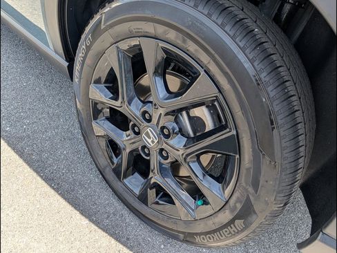 Certified 2025 Honda HR-V Sport image 21