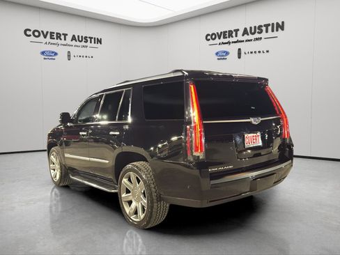 Used 2020 Cadillac Escalade Luxury image 3