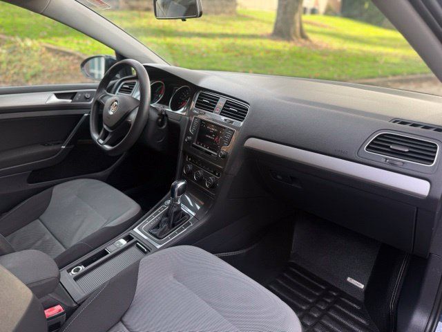 Used 2016 Volkswagen e-Golf SE w/ DC Fast Charging Package FWD image 15