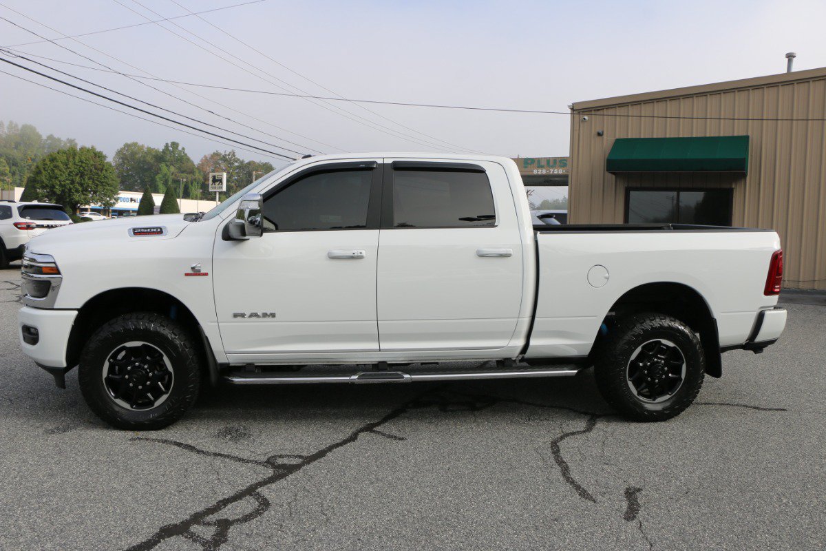 Used 2025 RAM 2500 Laramie AWD/4WD image 2