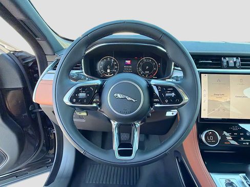 New 2026 Jaguar F-PACE R-Dynamic S image 40