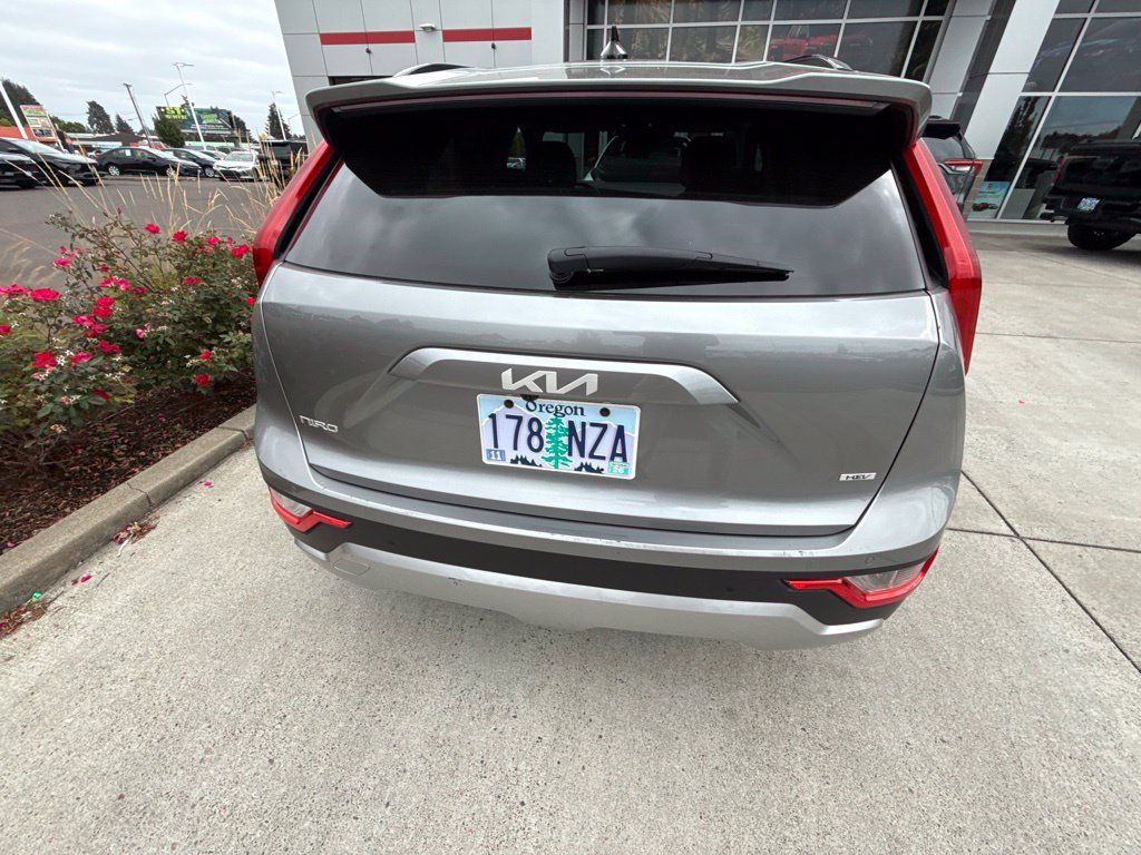 Used 2023 Kia Niro EX FWD image 6
