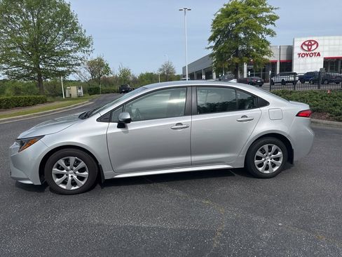 Used 2026 Toyota Corolla LE image 3