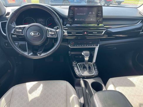 Used 2021 Kia Seltos EX AWD/4WD image 16