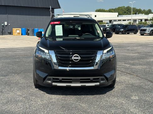 Used 2023 Nissan Pathfinder SL AWD/4WD image 10