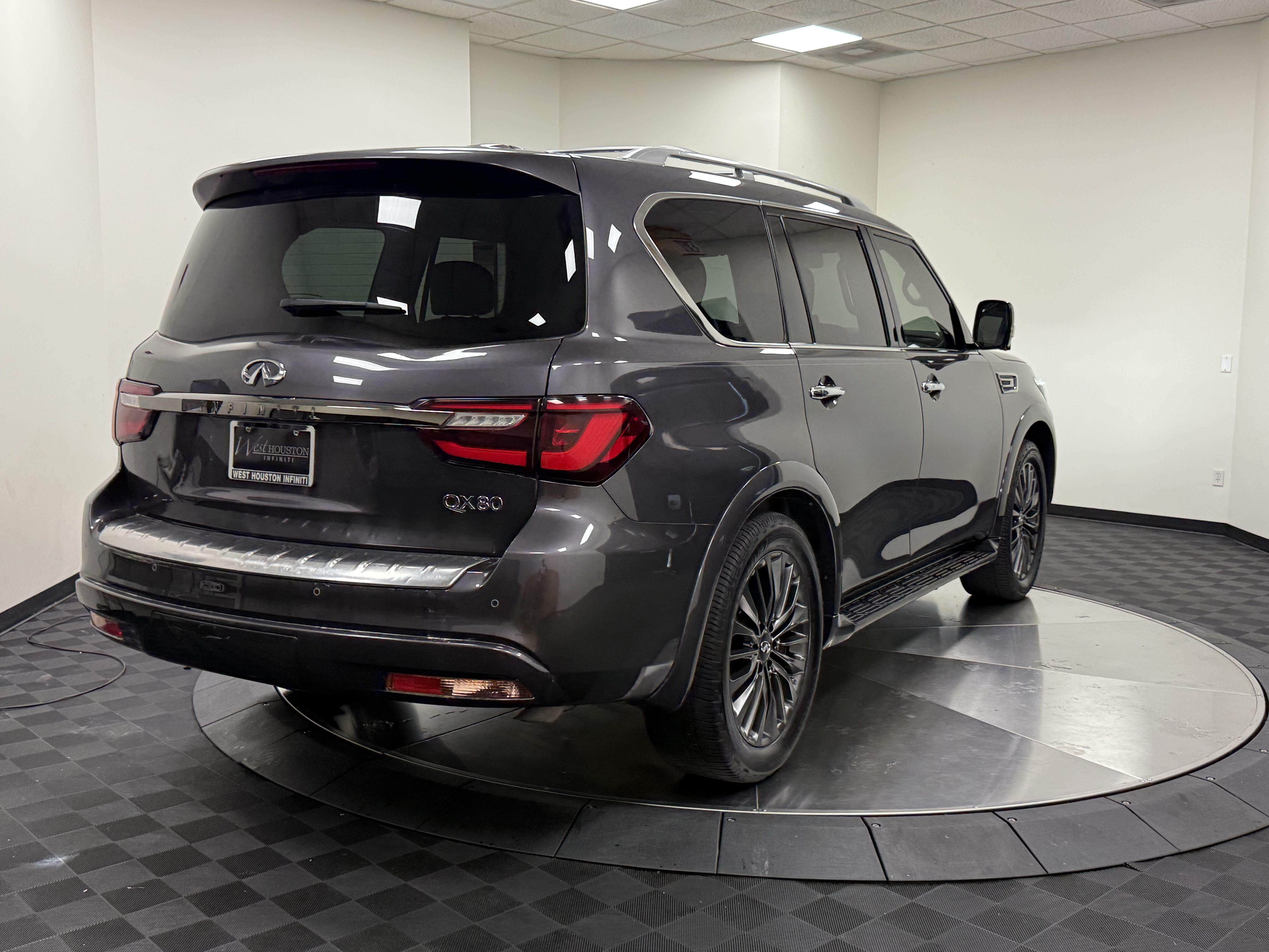 Used 2022 INFINITI QX80 Premium Select w/ All-Season Package RWD image 7