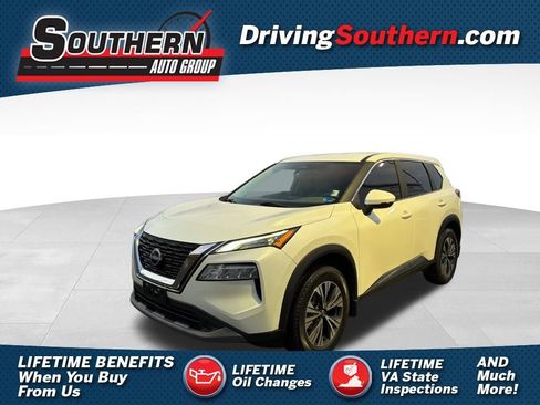 Used 2023 Nissan Rogue SV image 1