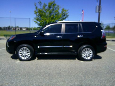 Used 2018 Lexus GX 460 Premium AWD/4WD image 25