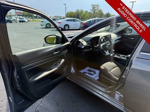 Used 2024 Nissan Altima 2.5 SV AWD/4WD image 11