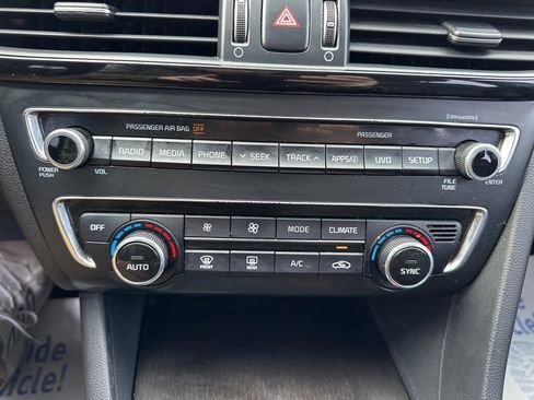 Used 2017 Kia Optima EX image 4