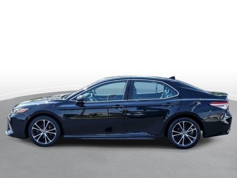Used 2020 Toyota Camry SE FWD image 5