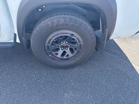 Used 2025 Nissan Kicks SR image 25