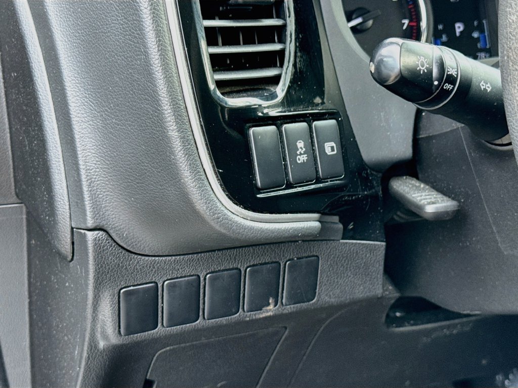 Used 2020 Mitsubishi Outlander ES FWD image 10