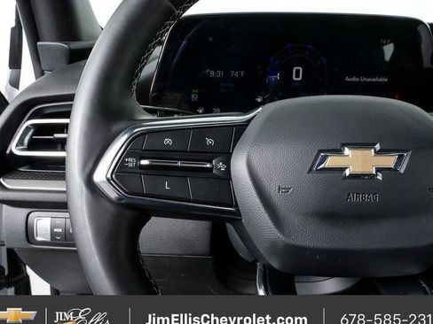 Certified 2025 Chevrolet Traverse LT FWD image 9