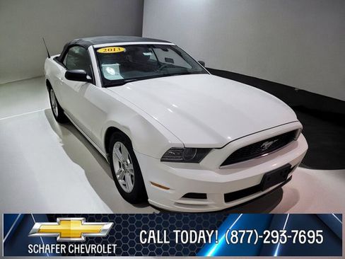 Used 2013 Ford Mustang Convertible image 6