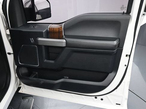 Used 2016 Ford F150 Platinum w/ Equipment Group 701A Luxury AWD/4WD image 12