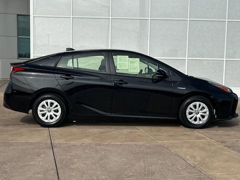 Certified 2022 Toyota Prius LE image 3