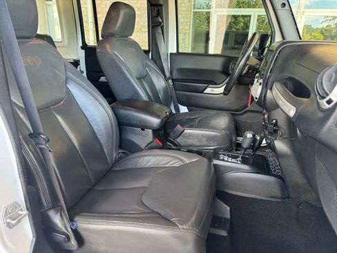 Used 2016 Jeep Wrangler Unlimited Sahara w/ Connectivity Group image 23