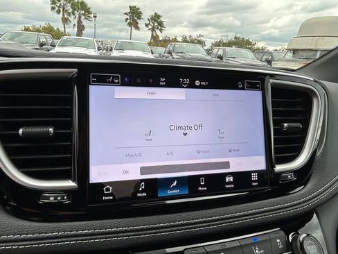 New 2026 Chrysler Pacifica Select image 49