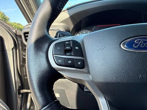 Used 2021 Ford Explorer XLT AWD/4WD image 9