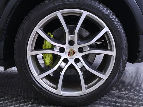 Used 2019 Porsche Cayenne E-Hybrid image 12
