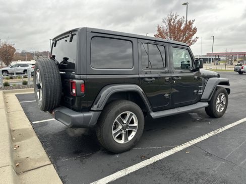 Used 2018 Jeep Wrangler Unlimited Sahara image 10