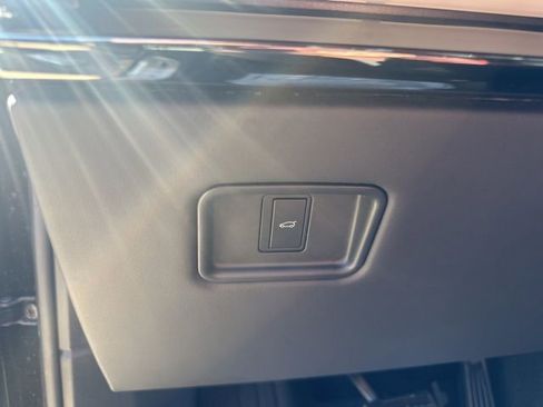 Used 2025 Land Rover Range Rover Sport Dynamic SE image 15