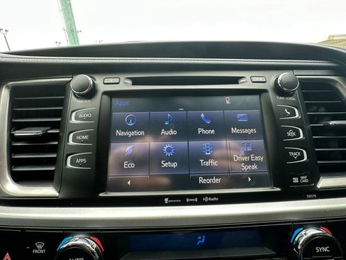 Used 2017 Toyota Highlander SE FWD image 27