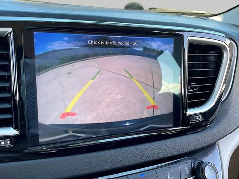 Used 2024 Chrysler Pacifica Touring-L FWD image 23