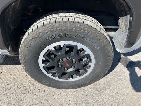 Used 2025 Toyota 4Runner TRD Off-Road image 23