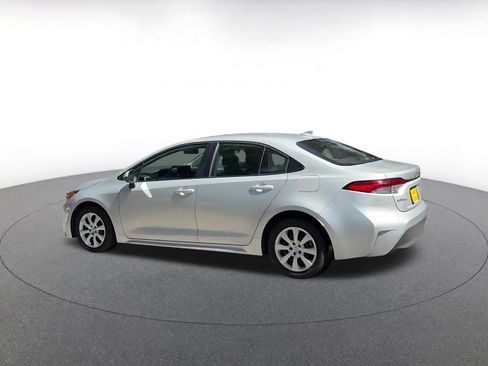 Used 2025 Toyota Corolla LE FWD image 11