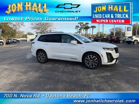 Used 2023 Cadillac XT6 Sport w/ Technology Package image 16