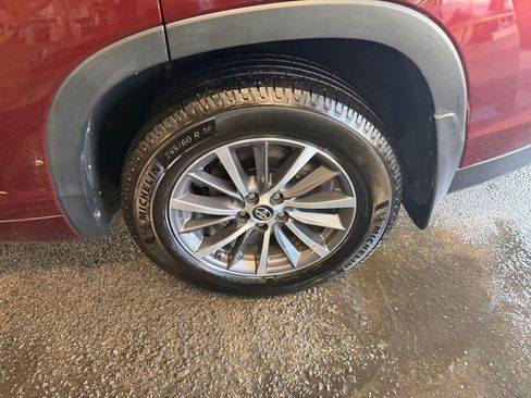 Used 2018 Toyota Highlander XLE AWD/4WD image 26