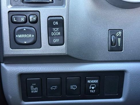 Used 2017 Toyota Sequoia Limited w/ Safety & Convenience Package AWD/4WD image 26