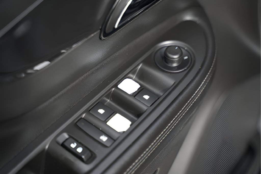 Used 2019 Buick Encore Sport Touring FWD image 20