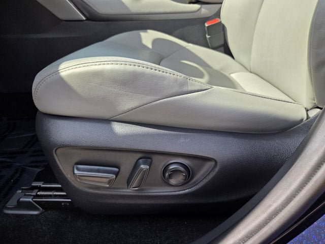 Used 2024 Toyota Venza XLE AWD/4WD image 10