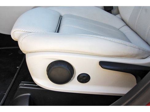 Used 2022 Mercedes-Benz GLB 250 w/ Premium Package Lite image 30